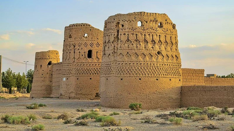 Die Rabat-Festung in Abarkuh, eine Verteidigungsburg, die sich in einen Wohnsitz für Bauern verwandelte.